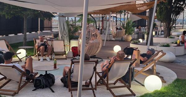 beach bar